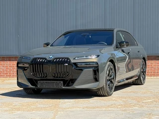 Hoofdafbeelding BMW 7 Serie BMW 7 Serie M760e xDrive M-Sport Skylounge / Bowers & Wilkins