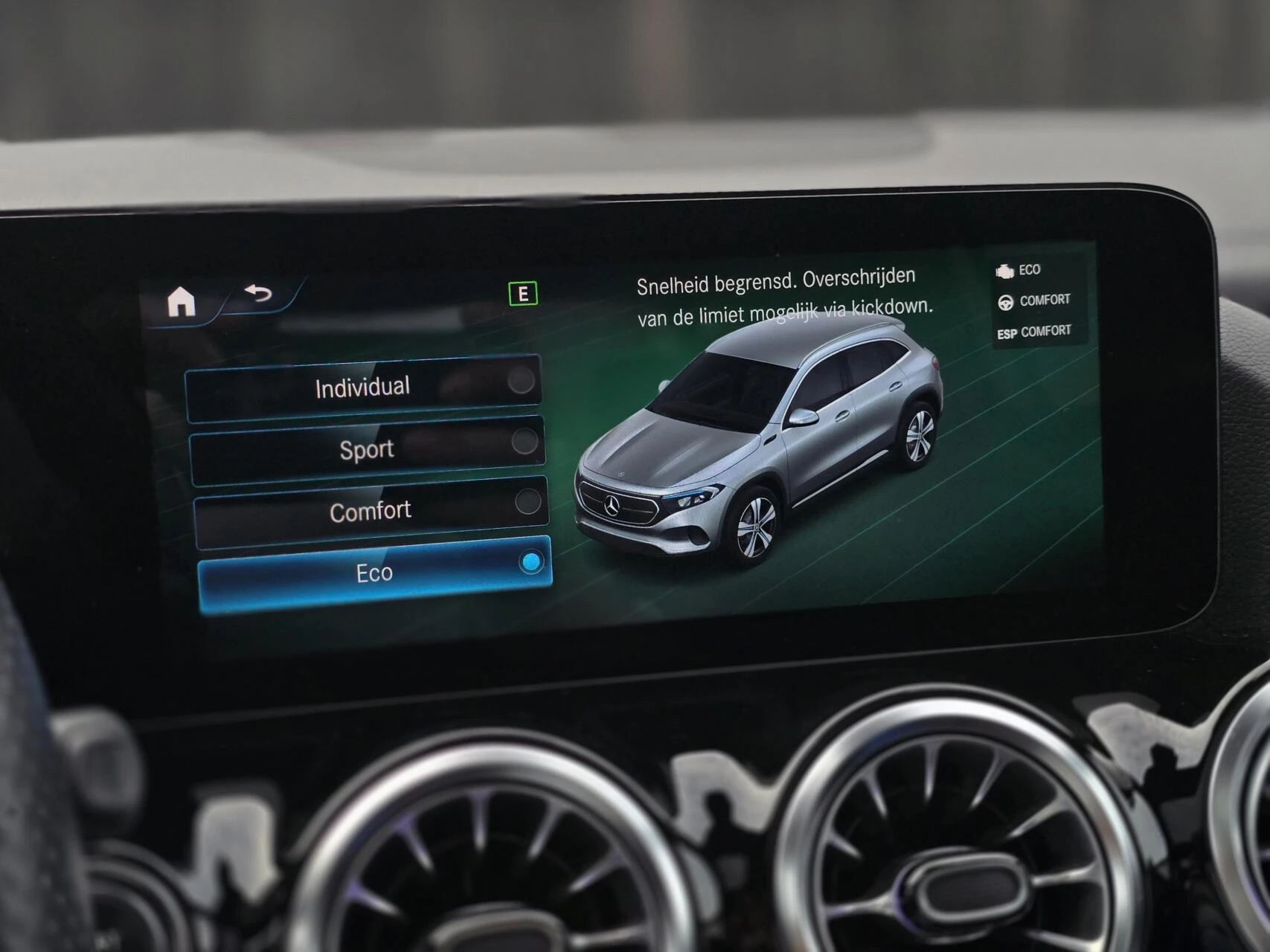 Hoofdafbeelding Mercedes-Benz EQA