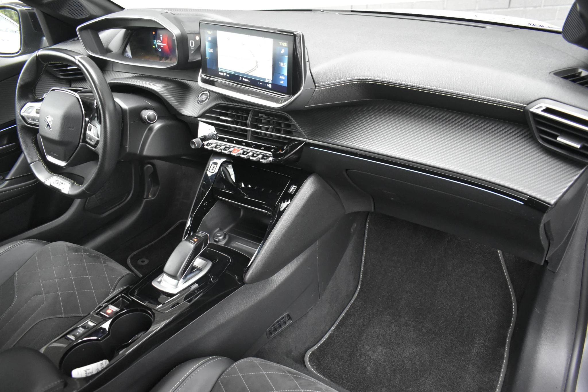 Hoofdafbeelding Peugeot e-208