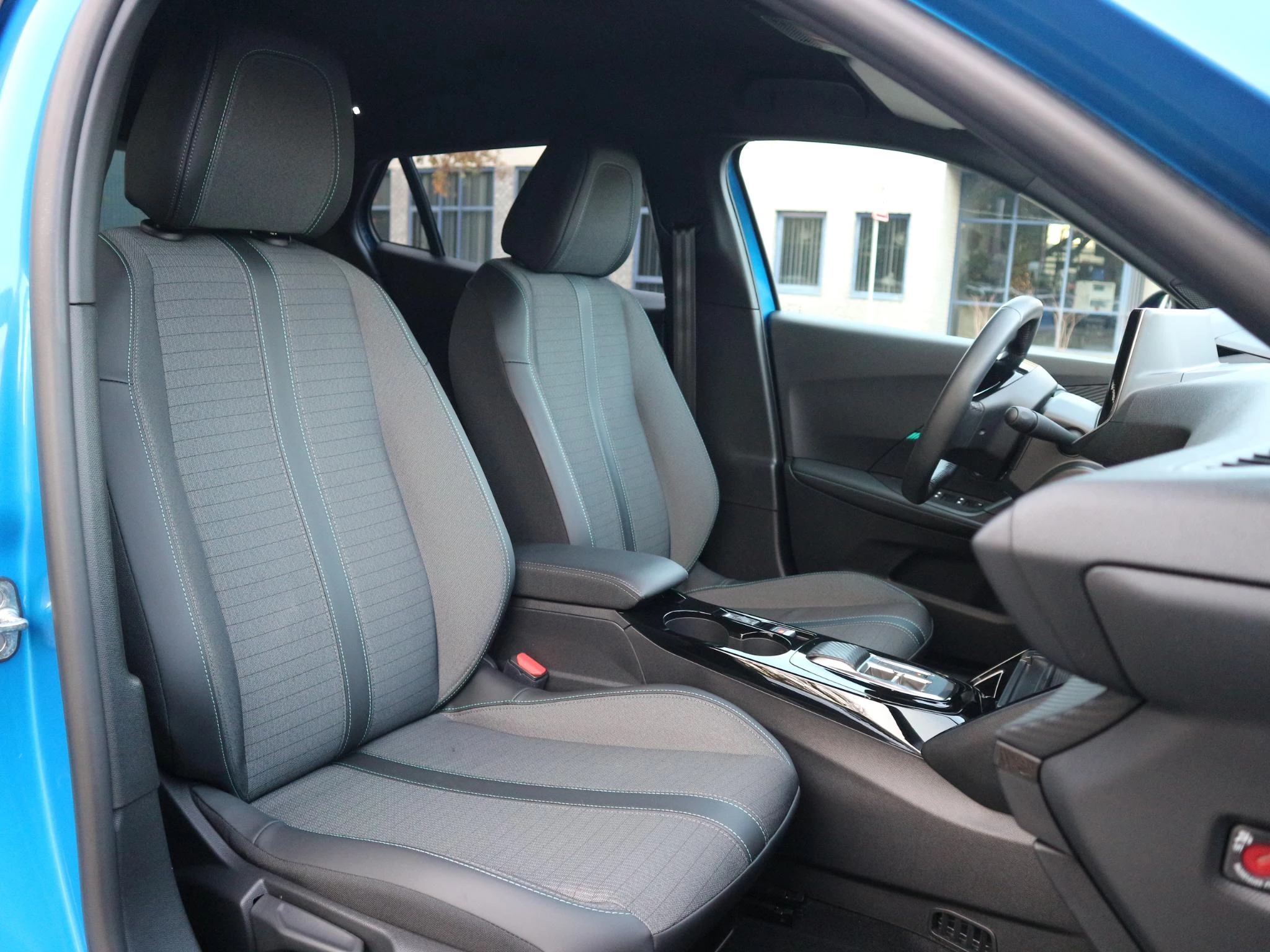 Hoofdafbeelding Peugeot e-2008