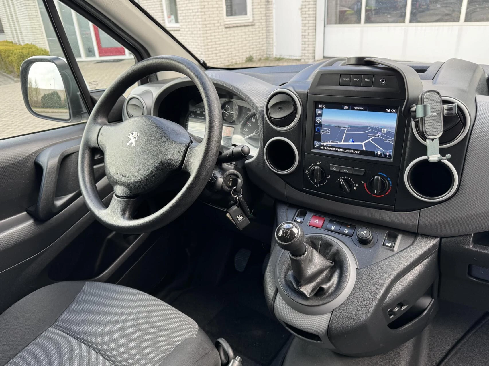 Hoofdafbeelding Peugeot Partner