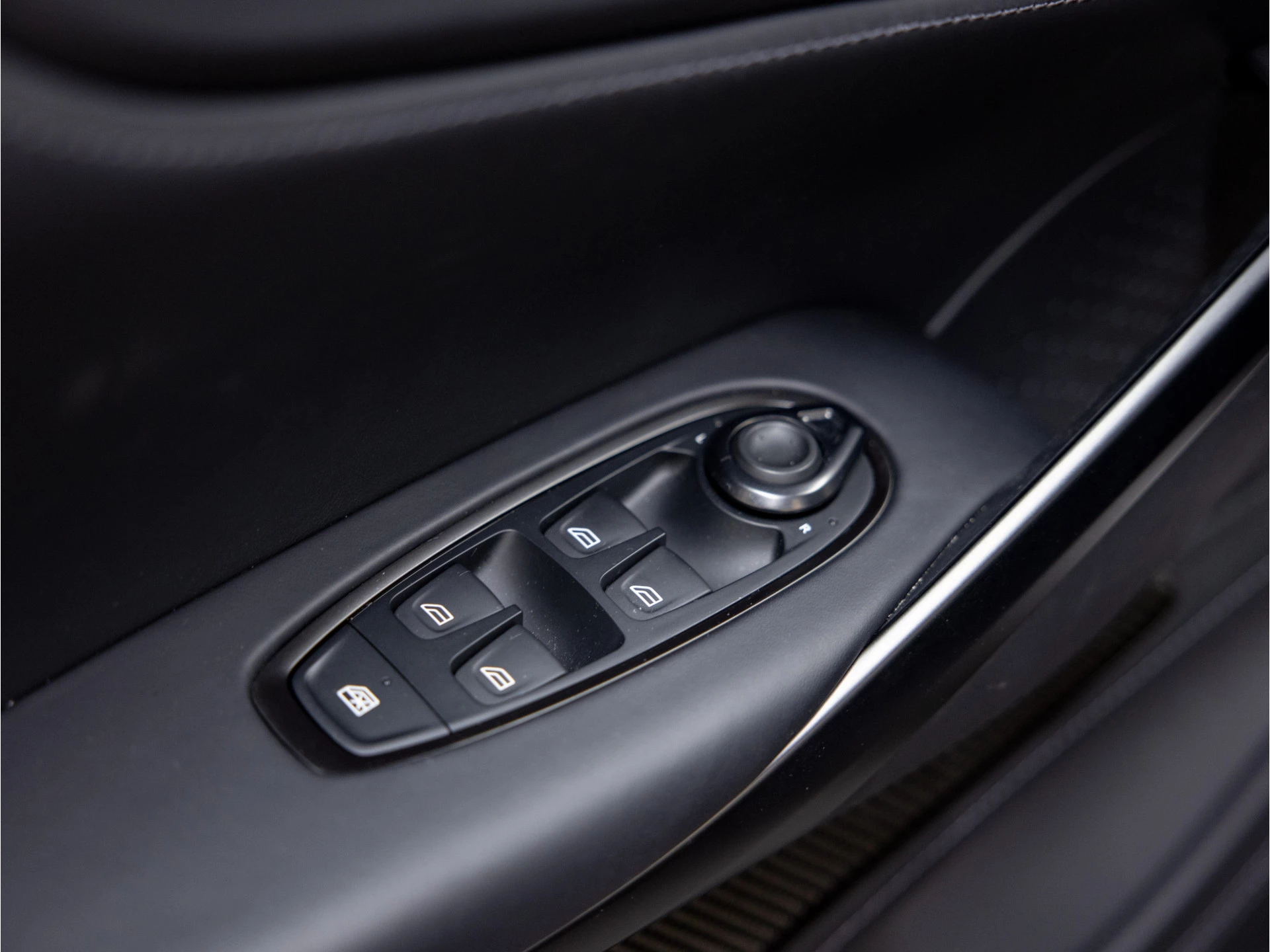 Hoofdafbeelding Aston Martin DBX