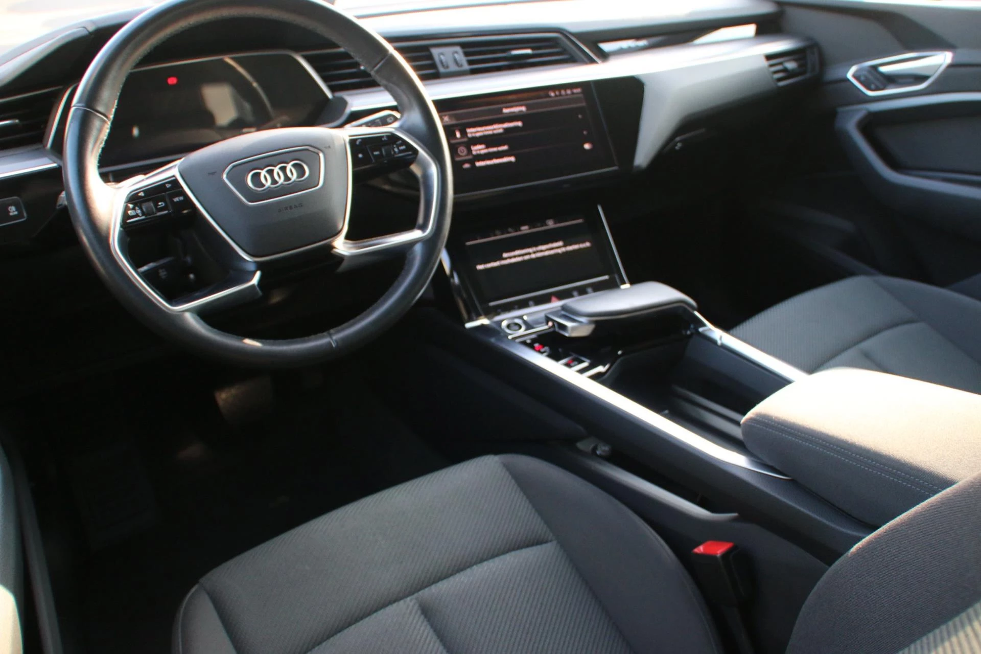 Hoofdafbeelding Audi e-tron