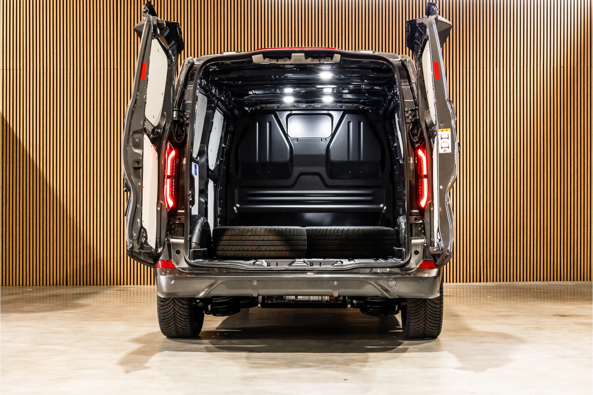 Hoofdafbeelding Ford E-Transit Custom