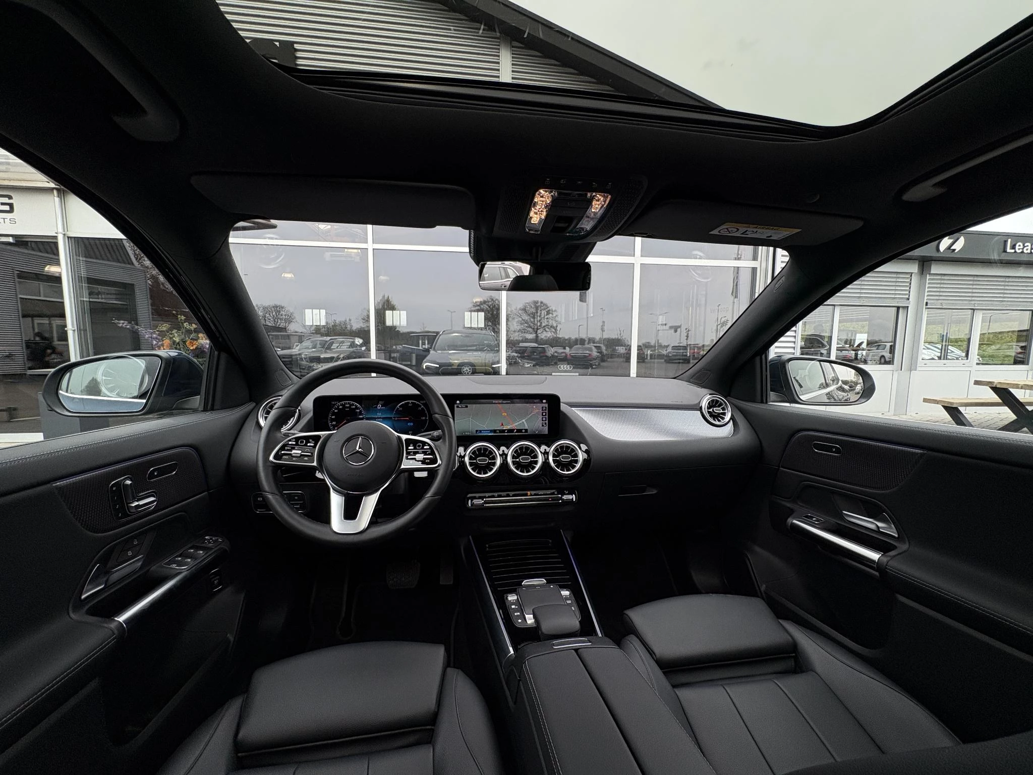 Hoofdafbeelding Mercedes-Benz EQA
