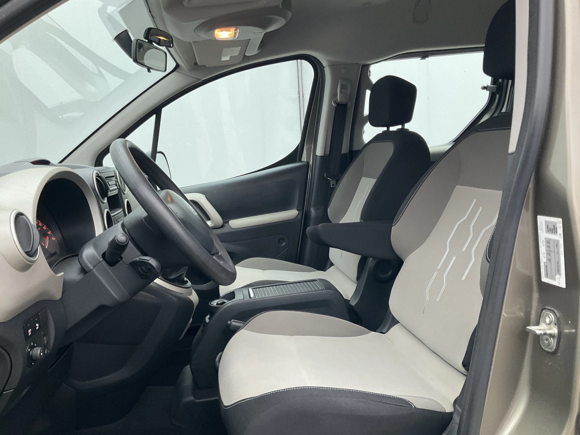 Hoofdafbeelding Peugeot Partner