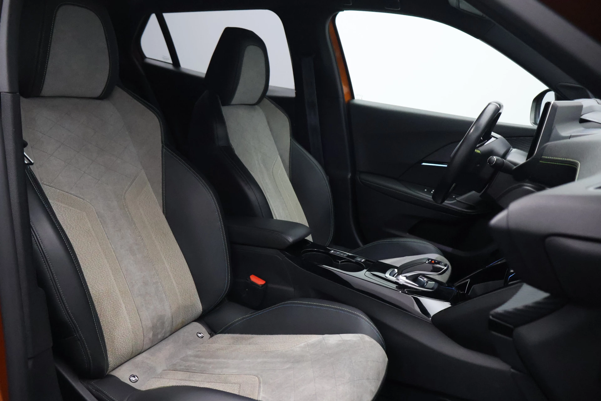 Hoofdafbeelding Peugeot e-2008