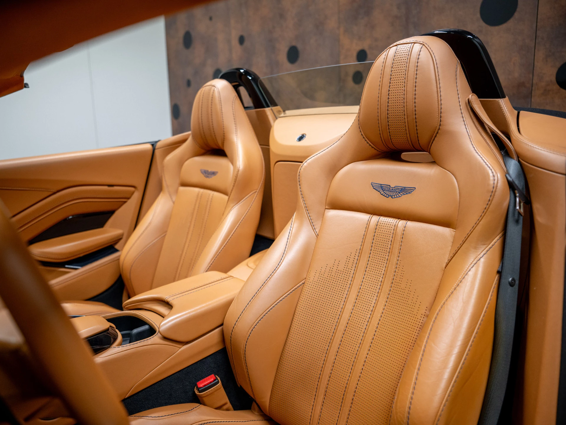 Hoofdafbeelding Aston Martin V8 Vantage