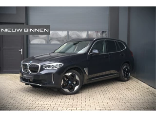 BMW iX3 High Executive 80 kWh | Panoramadak | Keyless | Stoelverwarming | Harman Kardon | Memory Seat | Head-Up Display | 360 Camera | Adaptief Onderstel | Trekhaak | Adaptive LED | Elektrische Stoelen | Apple Carplay |