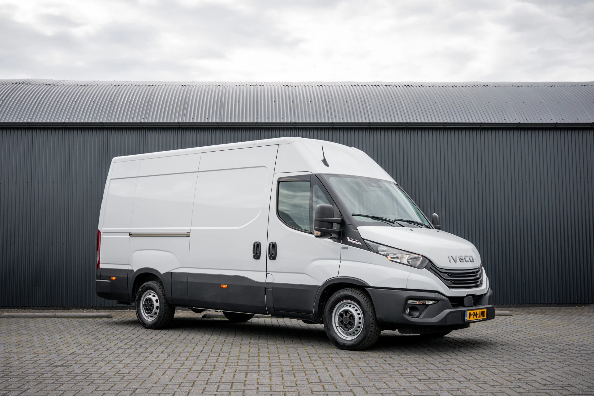 Hoofdafbeelding Iveco 35S18 | 3.0L 180PK | Automaat | NW MODEL | 3.5T Trekgewicht | Camera | Carplay | Climate