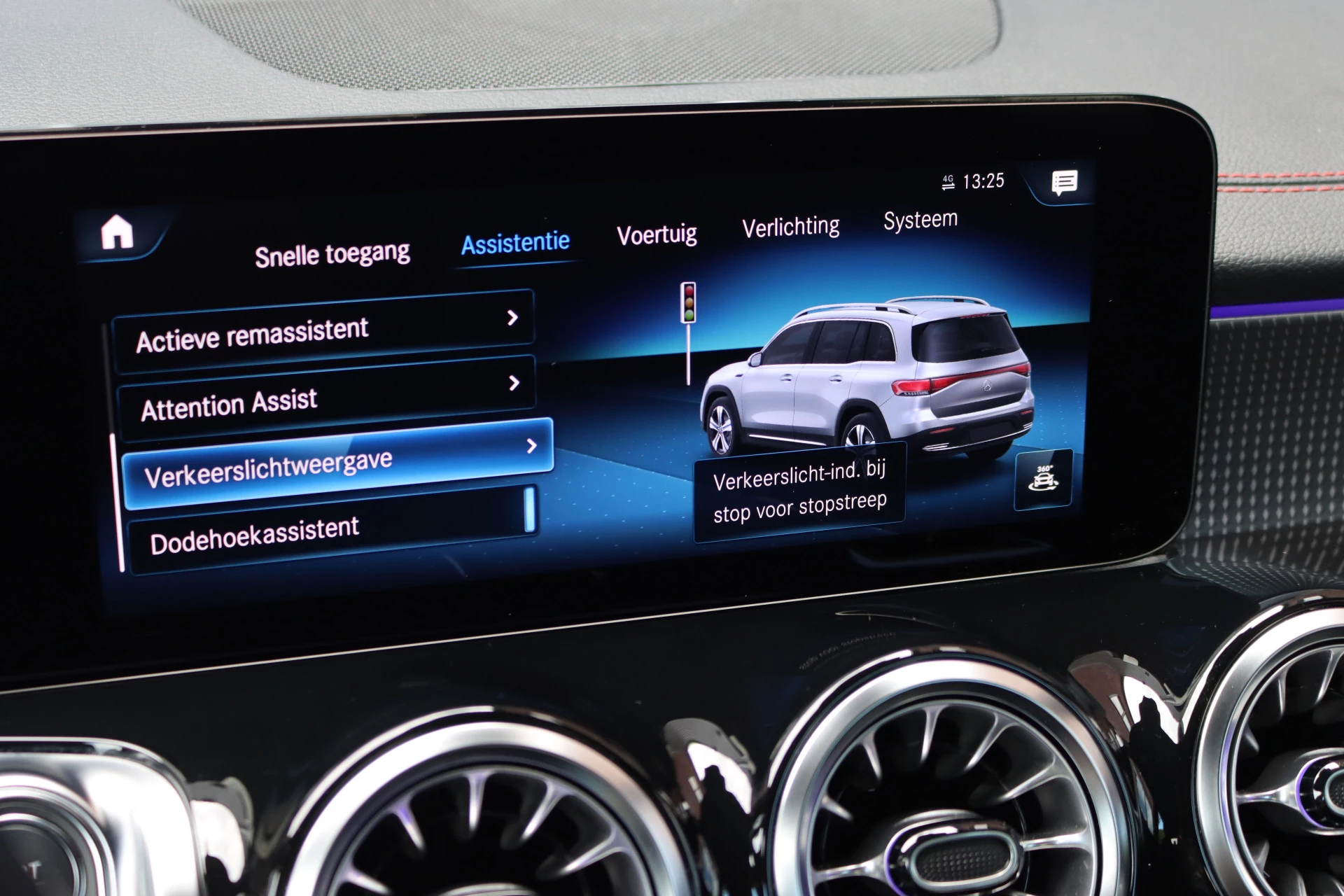 Hoofdafbeelding Mercedes-Benz EQB