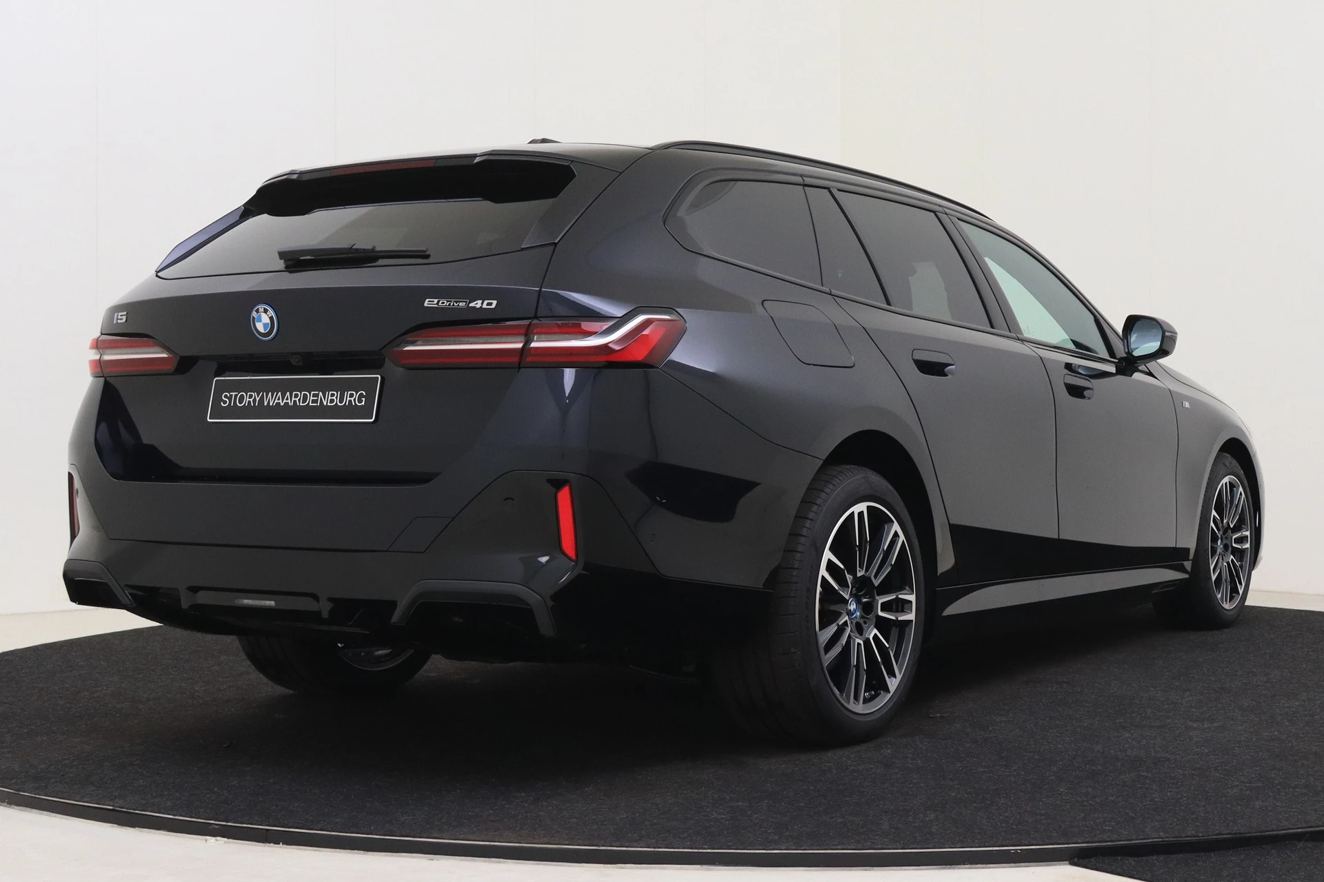 Hoofdafbeelding BMW i5