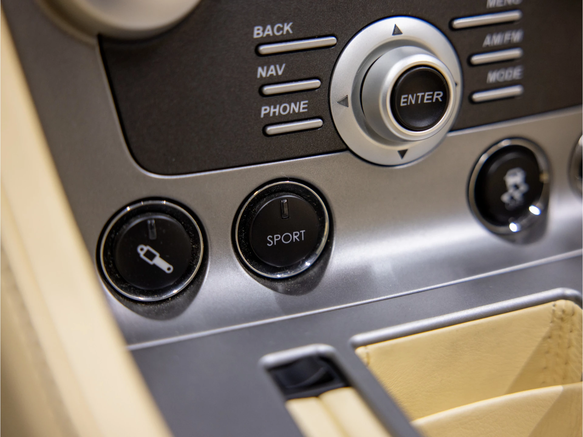 Hoofdafbeelding Aston Martin DB9