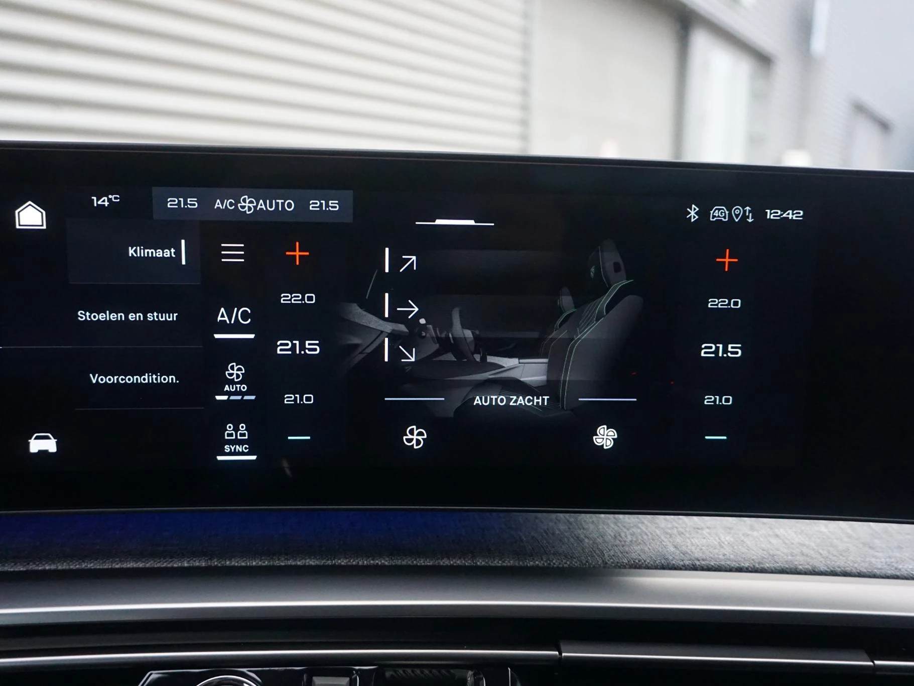 Hoofdafbeelding Peugeot e-3008