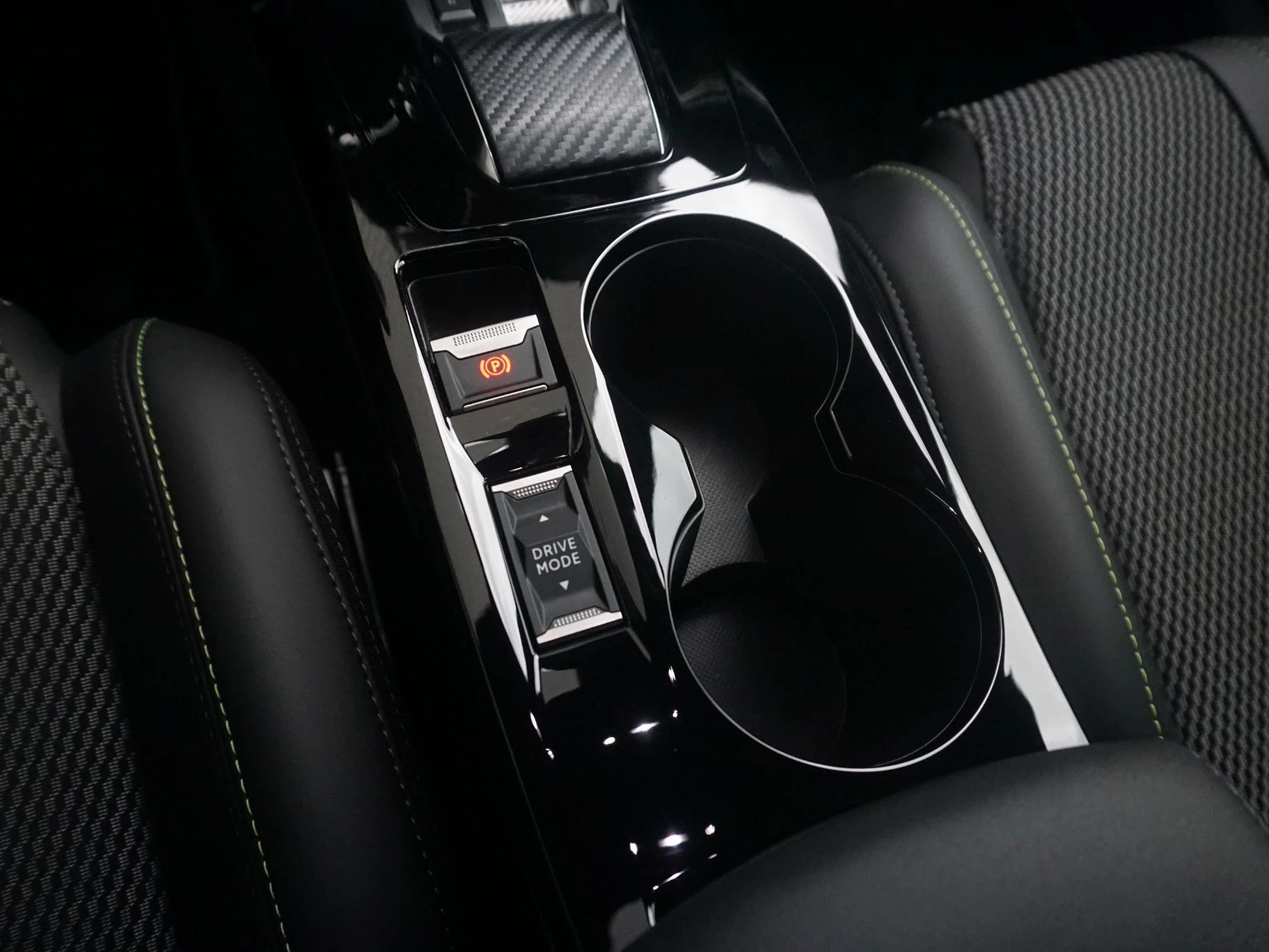 Hoofdafbeelding Peugeot e-2008