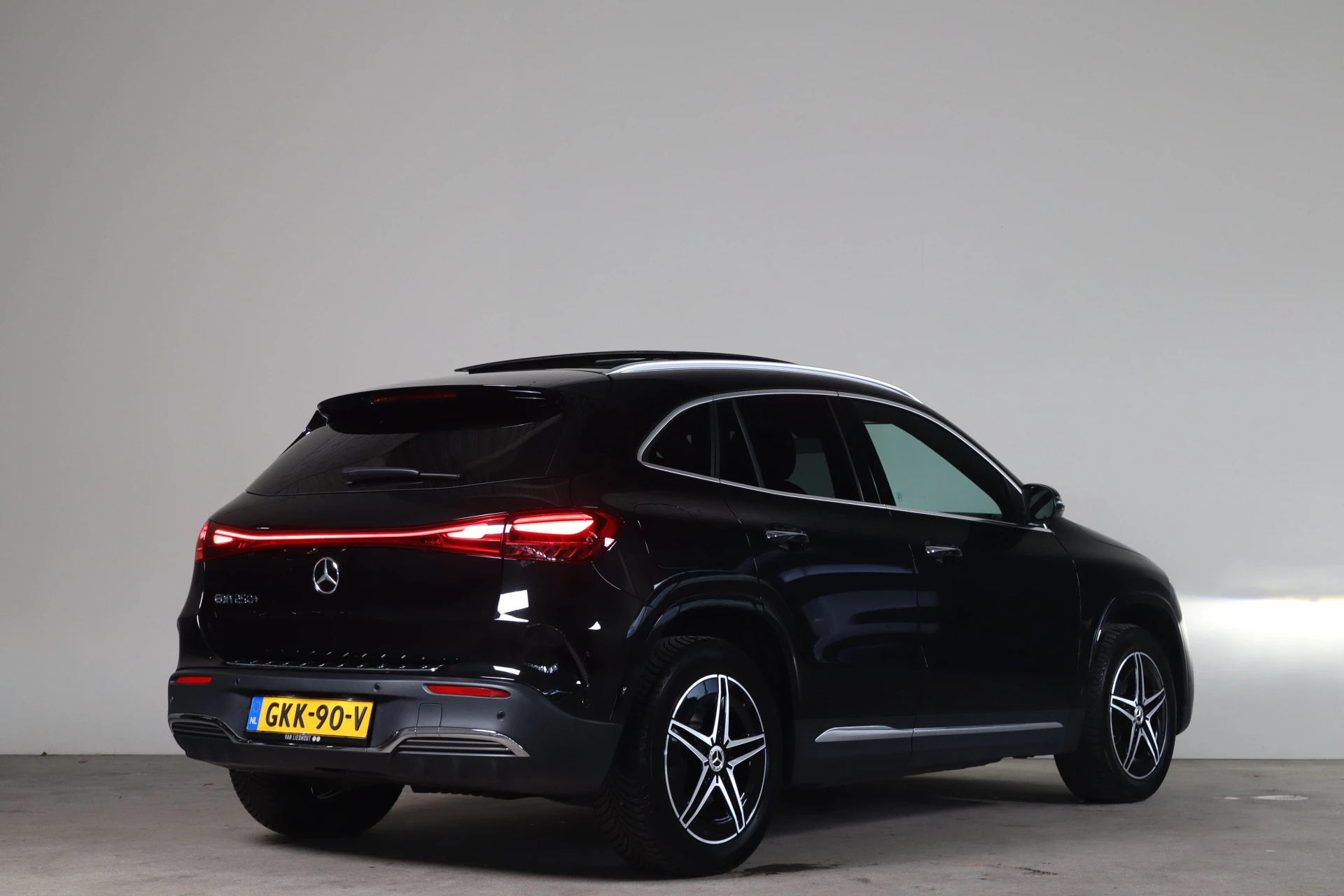 Hoofdafbeelding Mercedes-Benz EQA