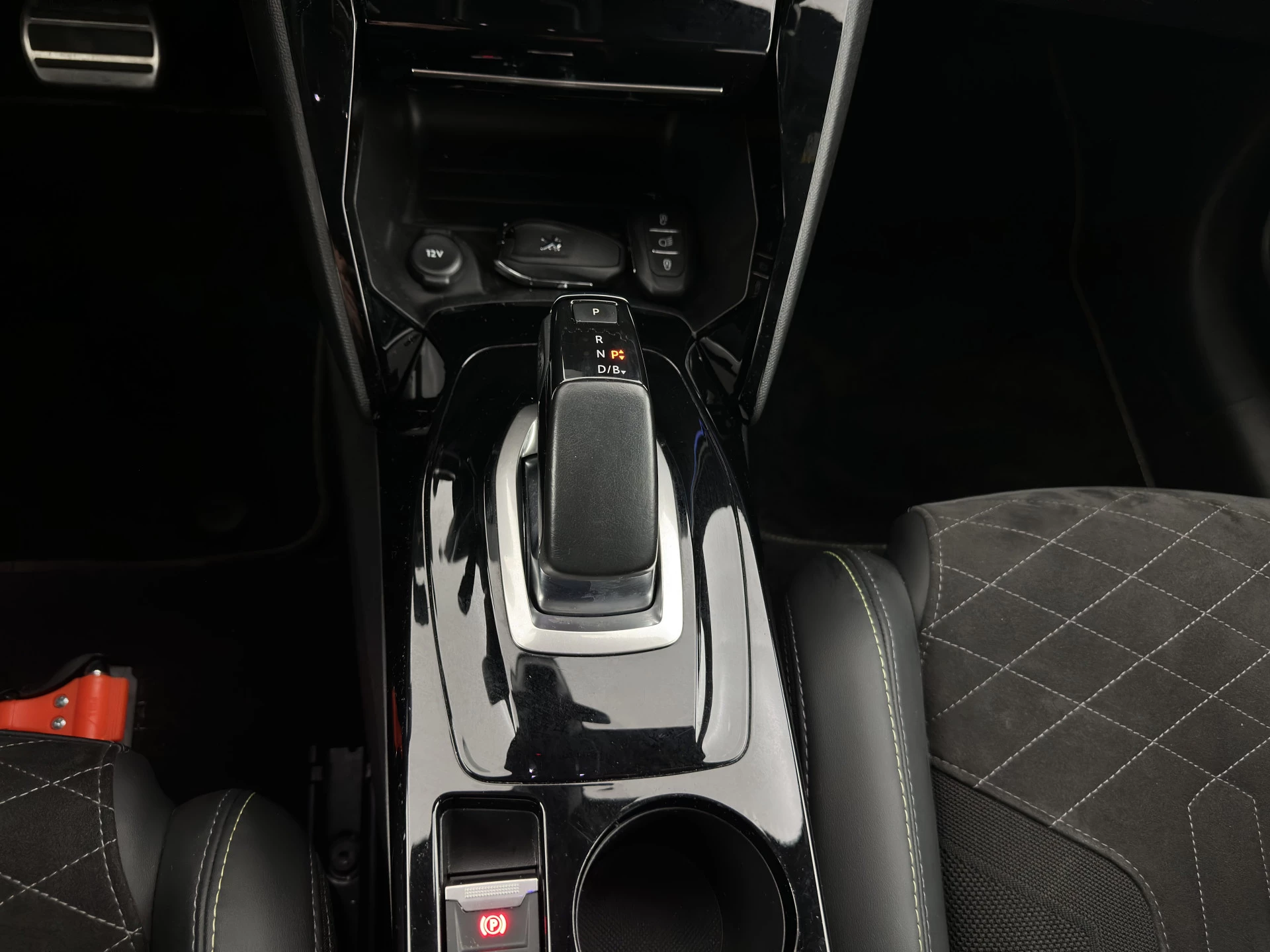 Hoofdafbeelding Peugeot e-208