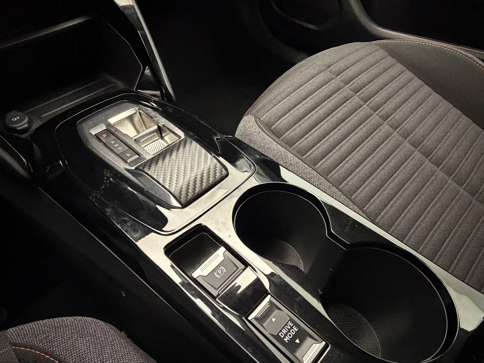 Hoofdafbeelding Peugeot e-2008