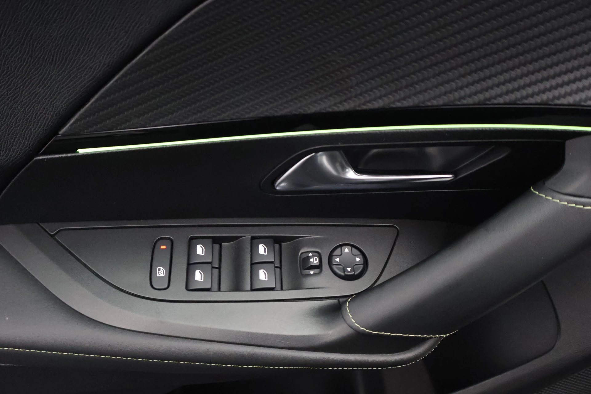 Hoofdafbeelding Peugeot e-2008