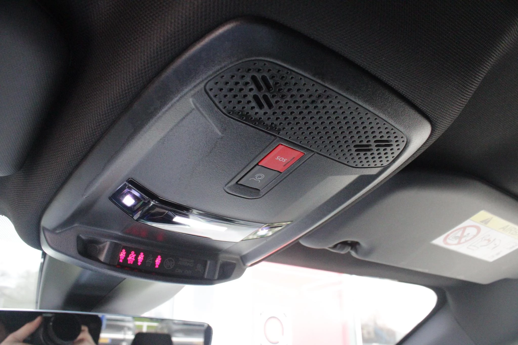 Hoofdafbeelding Peugeot e-208