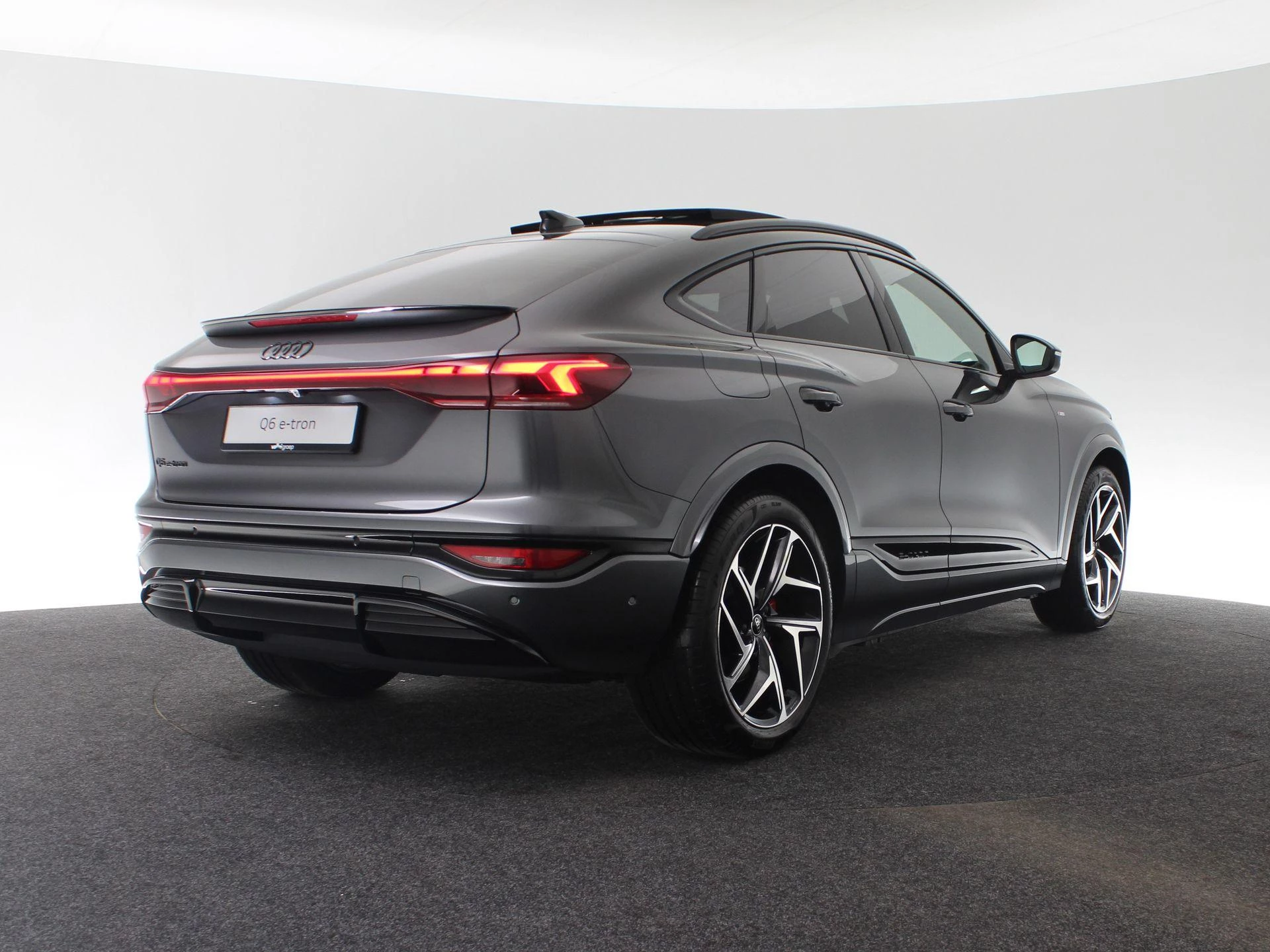 Hoofdafbeelding Audi Q6 e-tron
