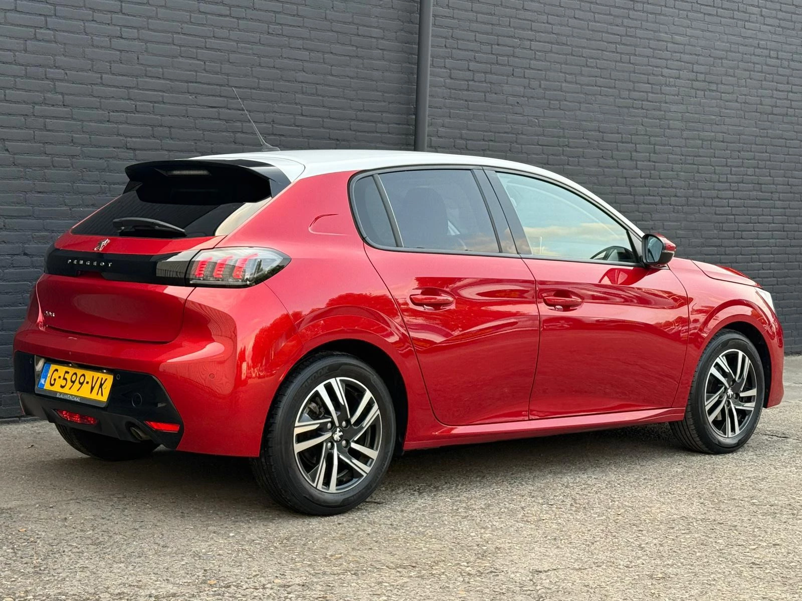 Hoofdafbeelding Peugeot 208