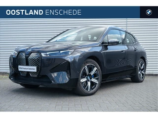 BMW iX xDrive50 High Executive / Sportpakket / Panoramadak Sky Lounge / Laserlight / Multifunctionele Stoelen / Active Steering / Parking Assistant Plus / Soft Close