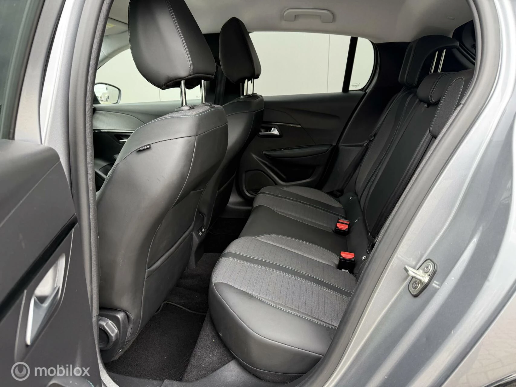 Hoofdafbeelding Peugeot e-208