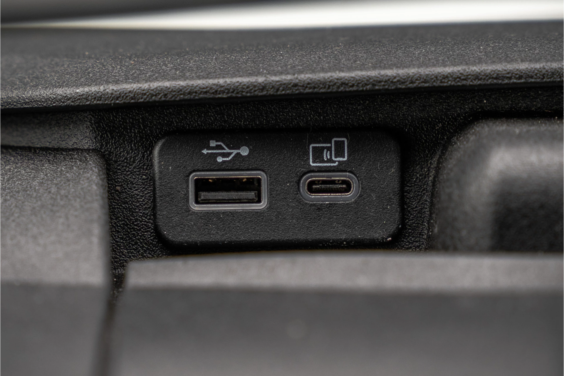Hoofdafbeelding Iveco 35S18 | 3.0L 180PK | Automaat | NW MODEL | 3.5T Trekgewicht | Camera | Carplay | Climate
