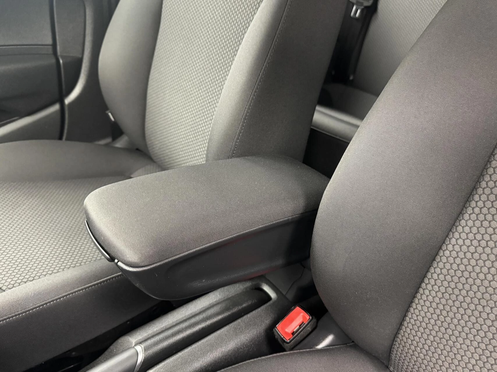 Hoofdafbeelding Audi 1.0 TFSi S-Line Airco-Navigatie-Cr.contr-Lm17''velgen