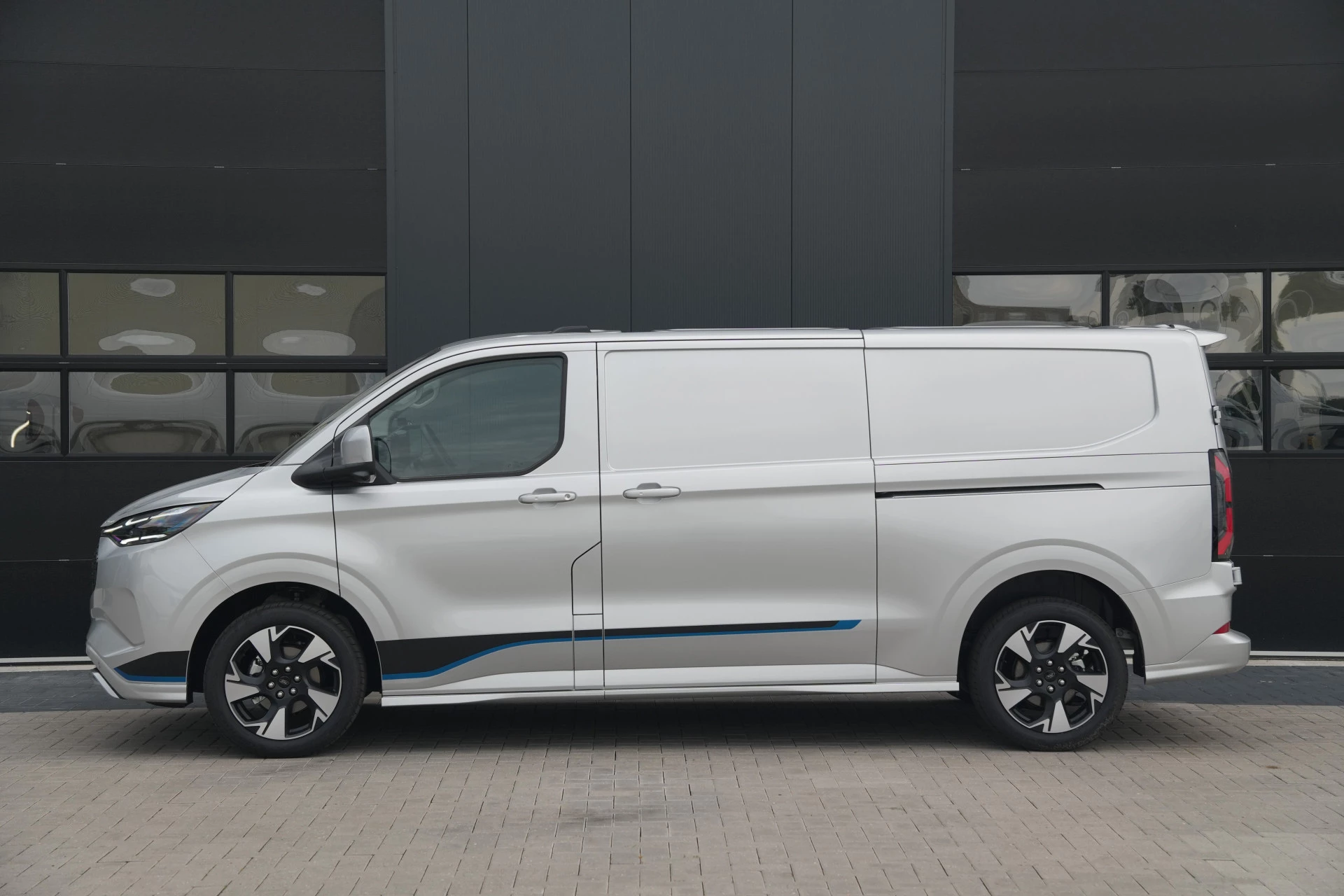 Hoofdafbeelding Ford E-Transit Custom