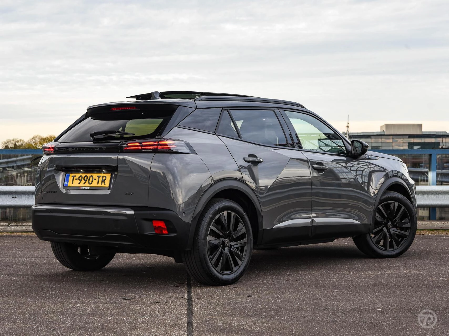 Hoofdafbeelding Peugeot e-2008