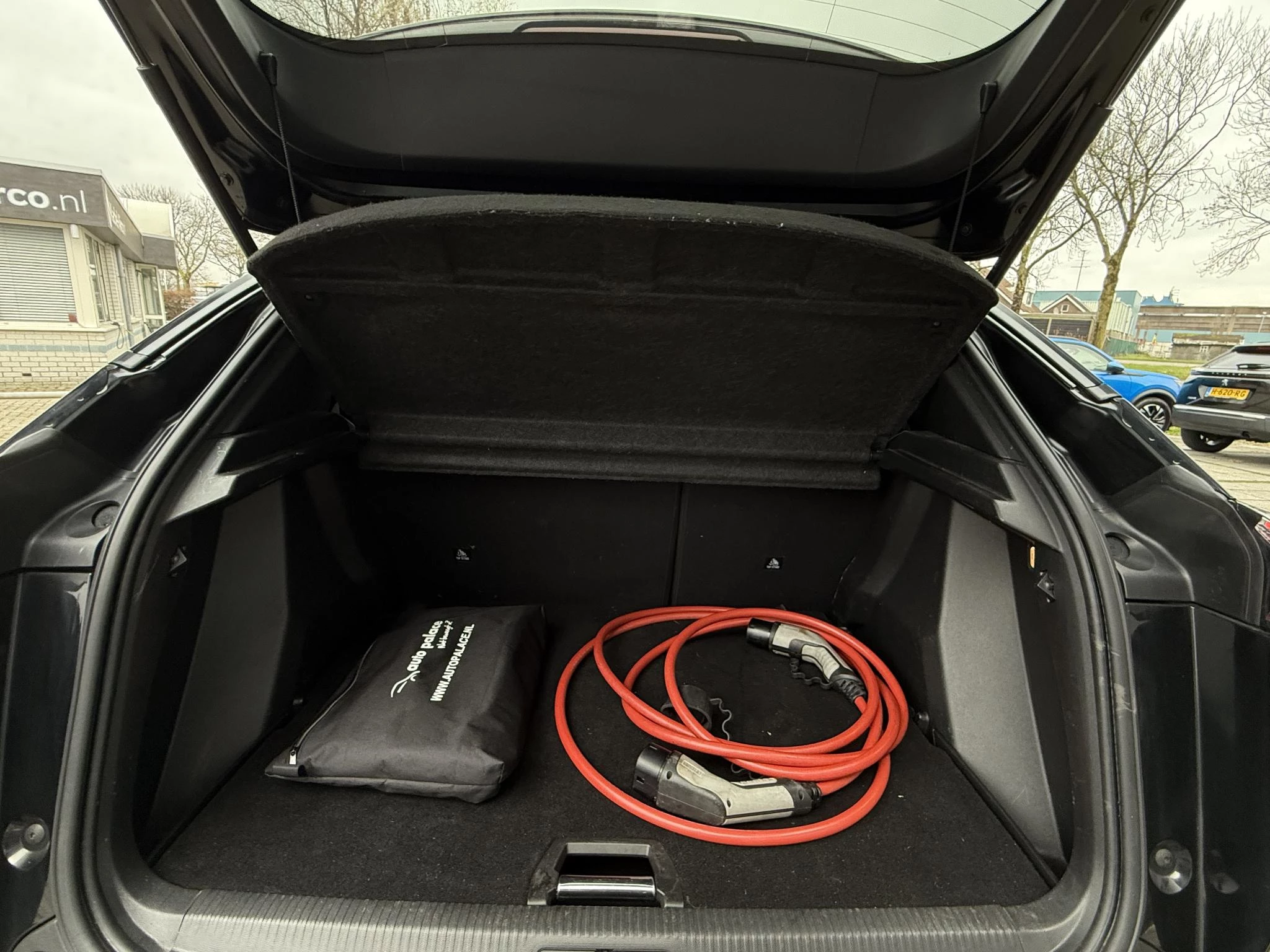 Hoofdafbeelding Peugeot e-2008