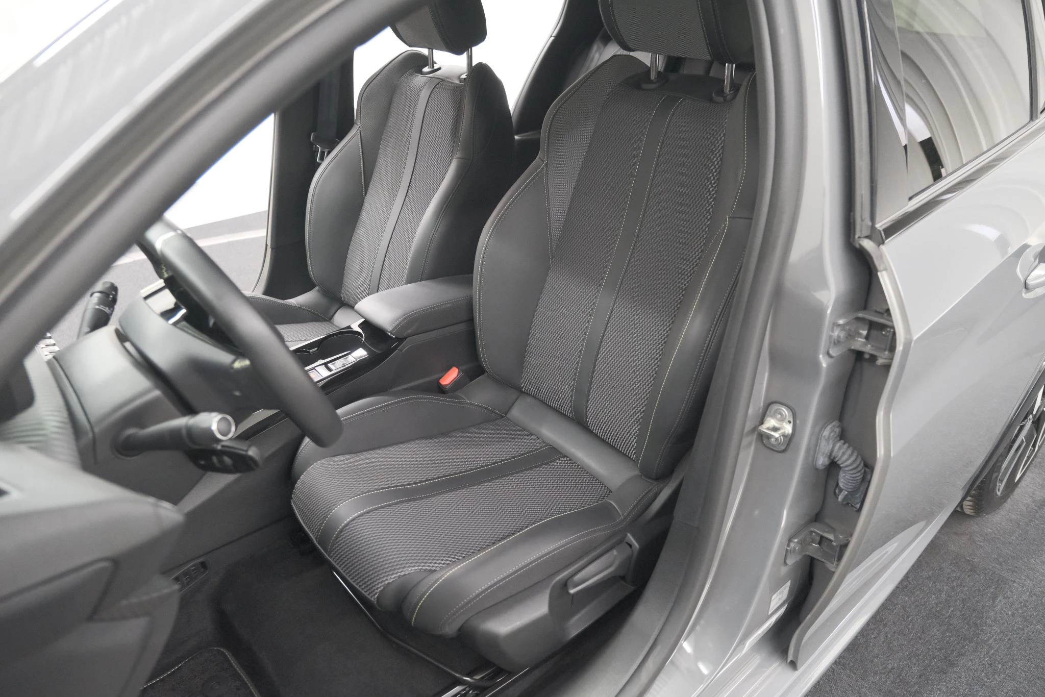 Hoofdafbeelding Peugeot e-208