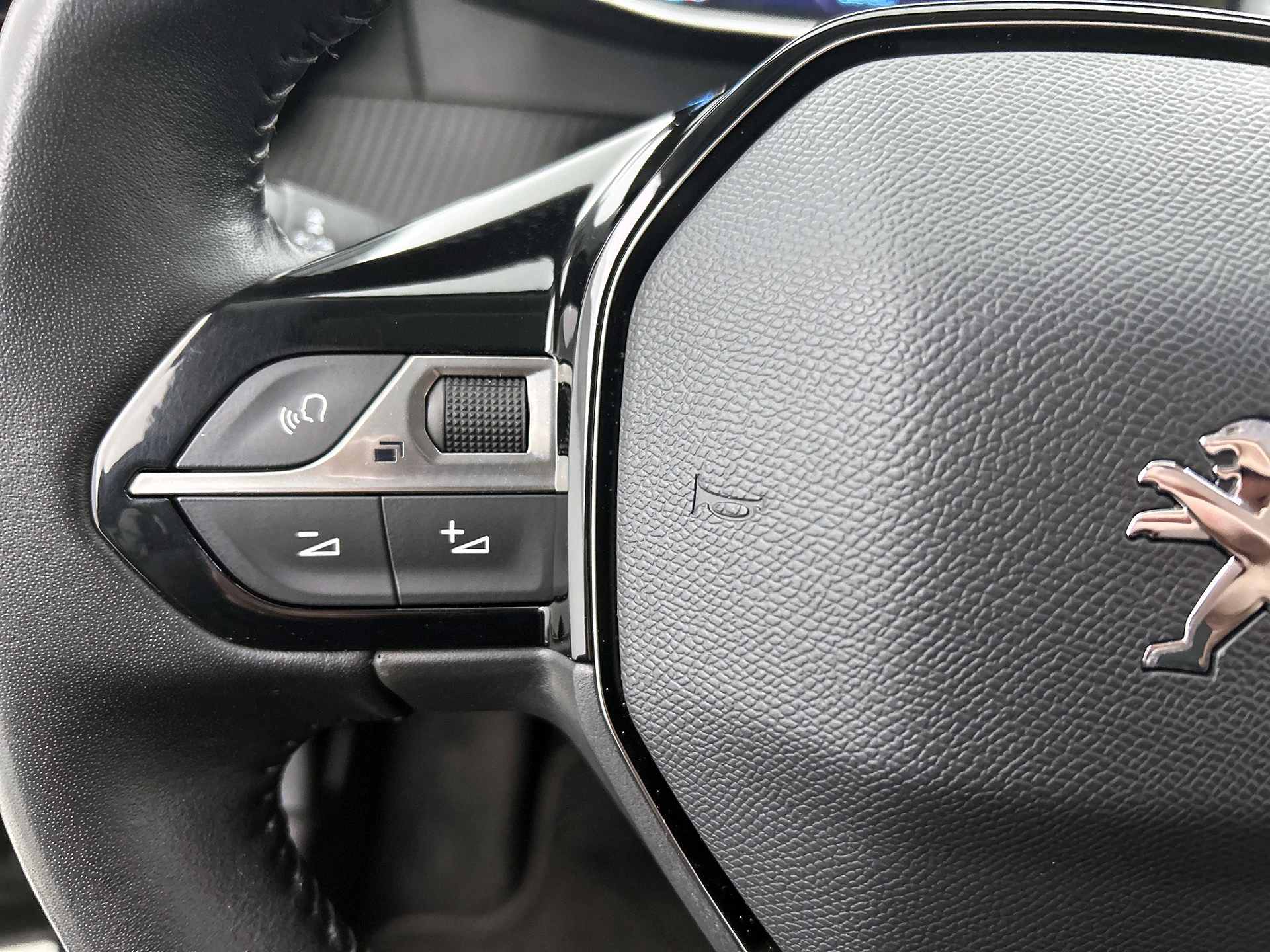 Hoofdafbeelding Peugeot e-2008