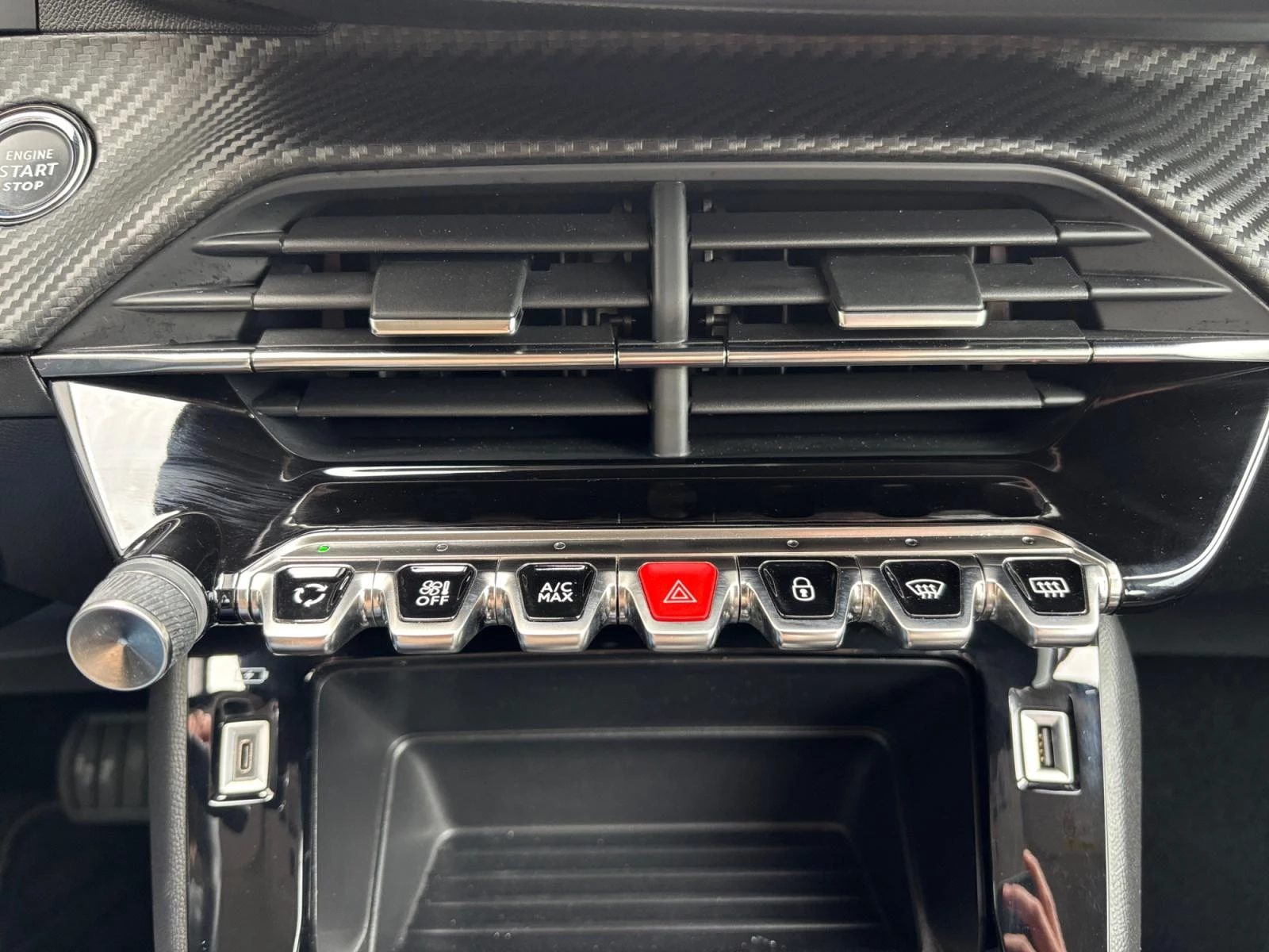 Hoofdafbeelding Peugeot e-2008