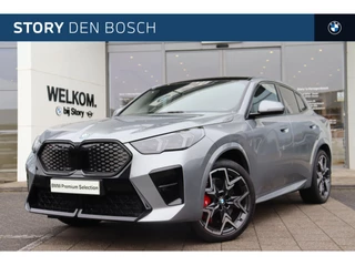 Hoofdafbeelding BMW iX2 BMW iX2 eDrive20 High Executive M Sport / Panoramadak / Sportstoelen / M Adaptief onderstel / Stuurverwarming / Comfort Access / Adaptieve LED / Head-Up 