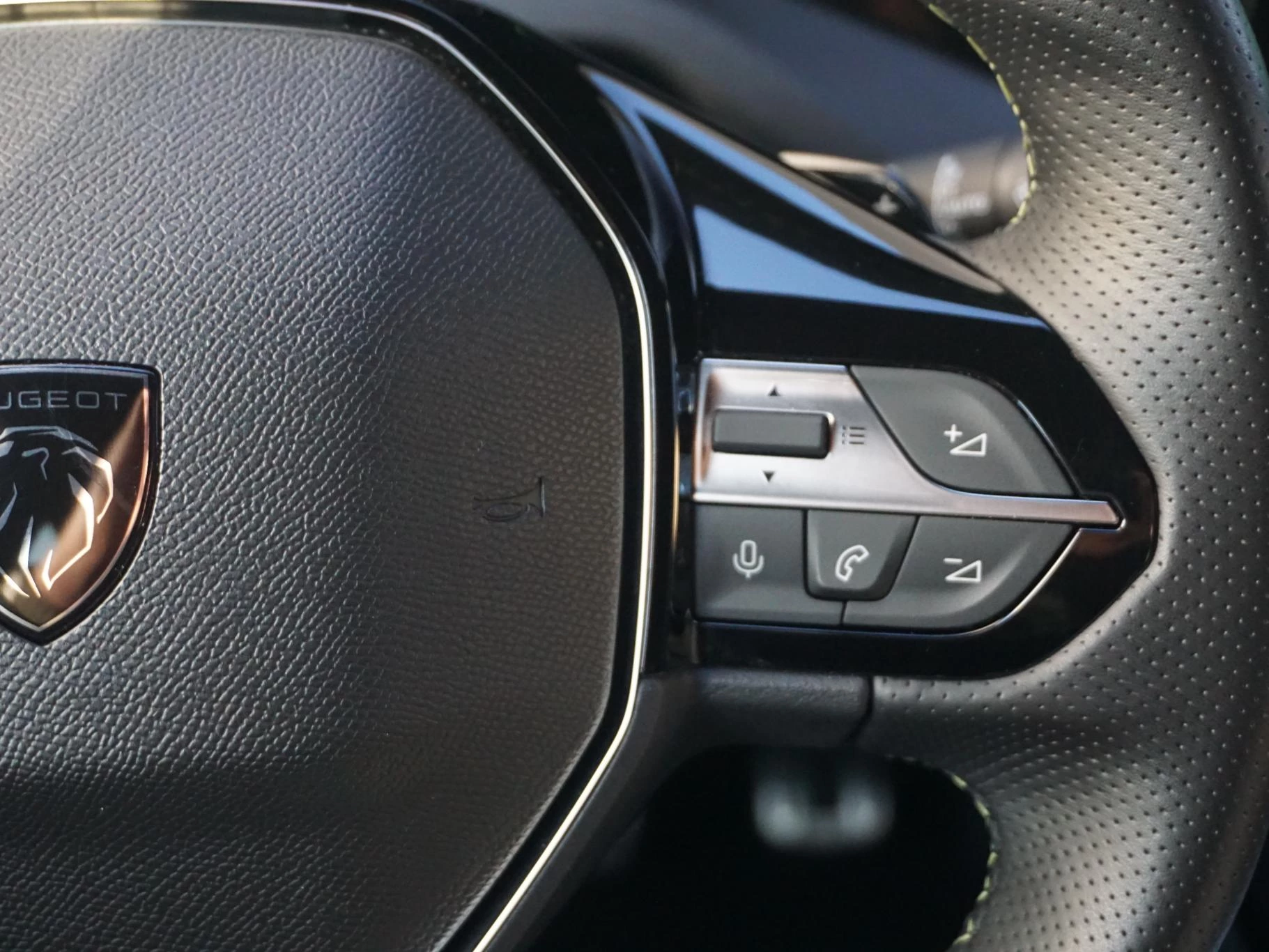 Hoofdafbeelding Peugeot 408