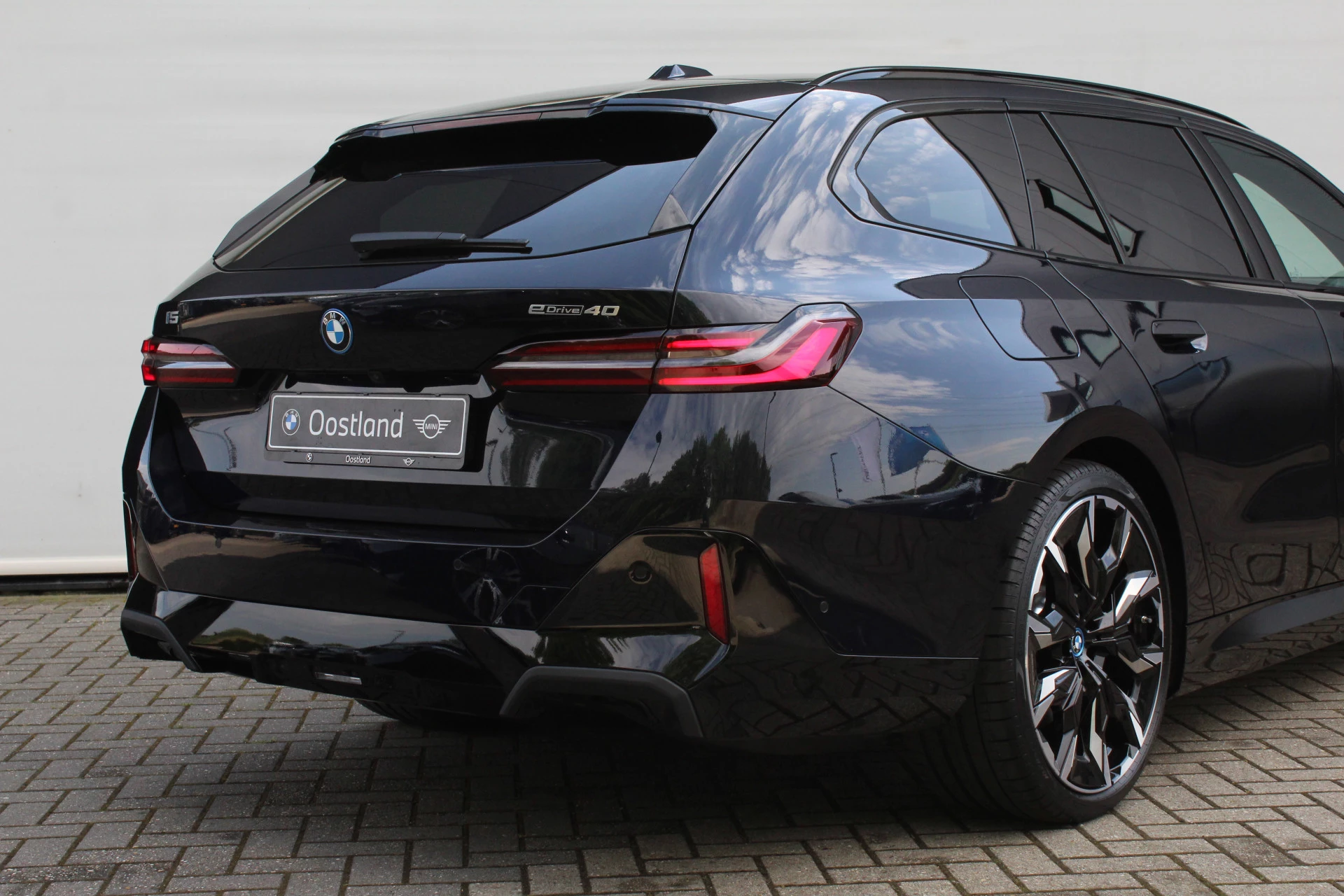 Hoofdafbeelding BMW i5