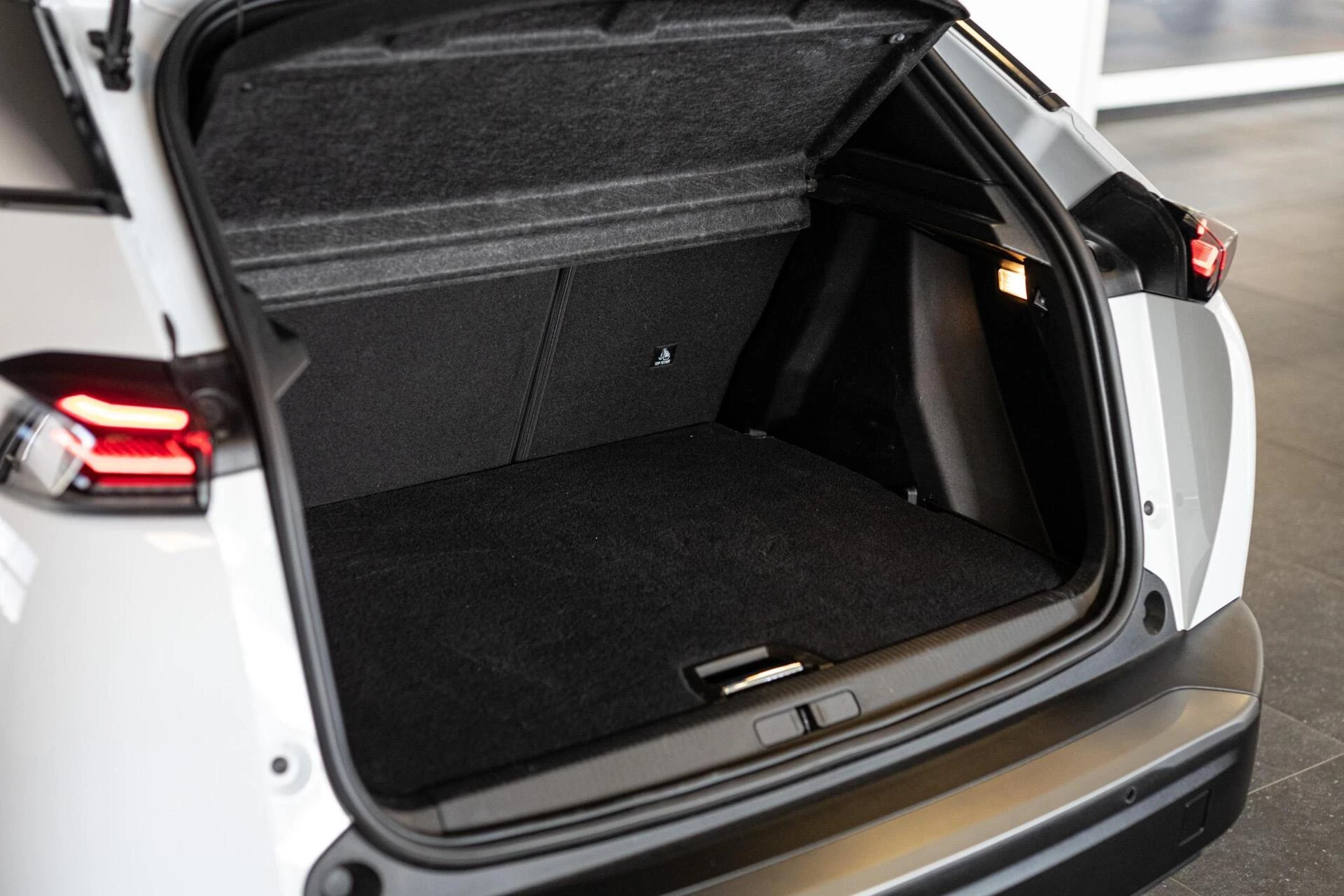 Hoofdafbeelding Peugeot e-2008