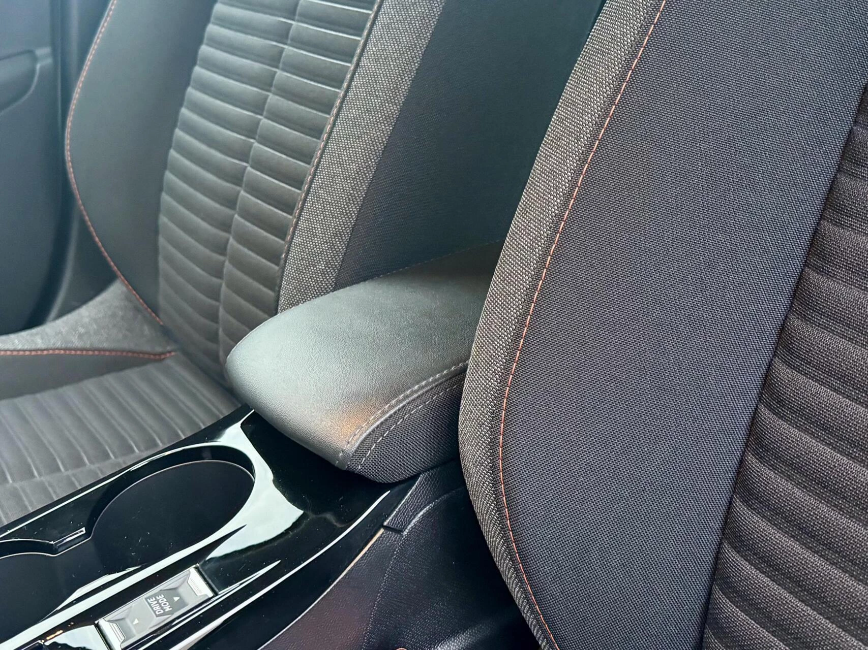 Hoofdafbeelding Peugeot e-208