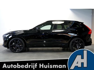 Volvo XC60 2.0 Recharge AWD 293kW/399pk Aut8 Ultra Black Edition NW €86.000!! LUCHTVERING + PANORAMADAK + HARMAN KARDON + PILOT ASSIST + HEAD-UP + STOELMASSAGE + STOELVERWARMING&-KOELING + STUURVERWARMING + 360 CAMERA + EL.TREKHAAK + 21" LM-VELGEN!!