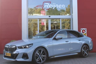 BMW 5-serie 530e M-SPORT PRO 300PK (nieuw model) | PANORAMA DAK | M-SPORT PAKKET | M-SPORT AERODYNAMICA |  M-SPORT NAPPALEDEREN STUURWIEL MET SPORTBOOST FUNCTIE | BMW SHADOWLINE ADAPTIEVE LED KOPLAMPEN | ELEKTRISCH BEDIENBARE ACHTERKLEP |  BMW INDIVIDIUAL HIGH GLOSS EXTERIEUR RAAMLIJST AFWERKING | BMW LIVE COCKPIT PROFESSIONAL | ELEKTRISCH VERSTELBARE VOORSTOELEN MET VENTILATIE / VERWARMING EN GEHEUGEN OP DE BESTUURDERSSTOEL |  ACHTERBANKVERWARMING | 4-ZONE CLIMATE CONTROL | DONKER GETINTE ACHTERRUITEN | DONKERE HEMELBEKLEDING | DRIVE ASSISTANT | HARMAN KARDON Hi-Fi GELUIDSSYSTEEM| DRAARLOZE TELEFOONLADER | DRAADLOOOS APPLE CARPLAY / ANDROID AUTO | KLASSE 3 ALARM | COMFORT ACCESS | 20" M STAR JETBLACK LICHTMETALEN VELGEN | WARMTEWEREND GLAS | HEAD UP DISPLAY |