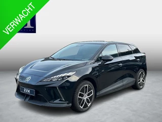 MG MG4 Electric Luxury 64 kWh  | 20.000KM! | 7 JAAR GARANTIE BIJ MG| SUPER COMPLETE AUTO| RONDOMZICHT CAMERA| STOEL+ STUUR VERWARMING| DODE HOEK