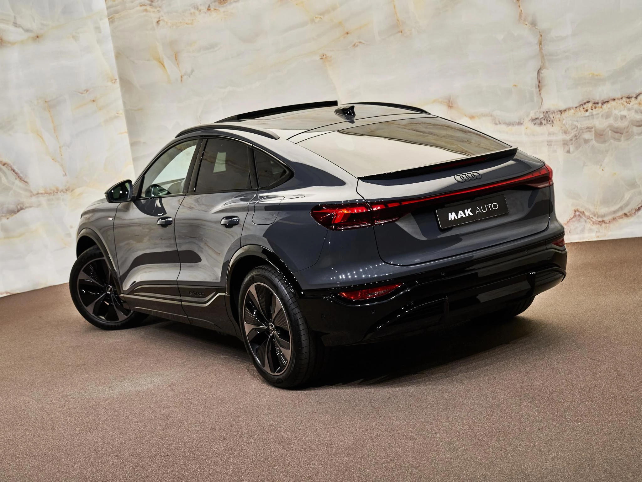 Hoofdafbeelding Audi Q6 e-tron