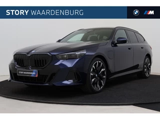BMW 5 Serie Touring 530e M Sport Automaat / Panoramadak / Trekhaak / Stoelventilatie / Bowers & Wilkins / M Sportonderstel / Stuurverwarming / Adaptieve LED / Parking Assistant Plus