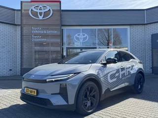 Toyota C-HR+ FIRST EDITION 77KWH WLTP-607KM EL-ACHTERKLEP PRIVACY-GLASS 18"LMV BLISS STOELVERW. P-SENSOREN WARMTEPOMP