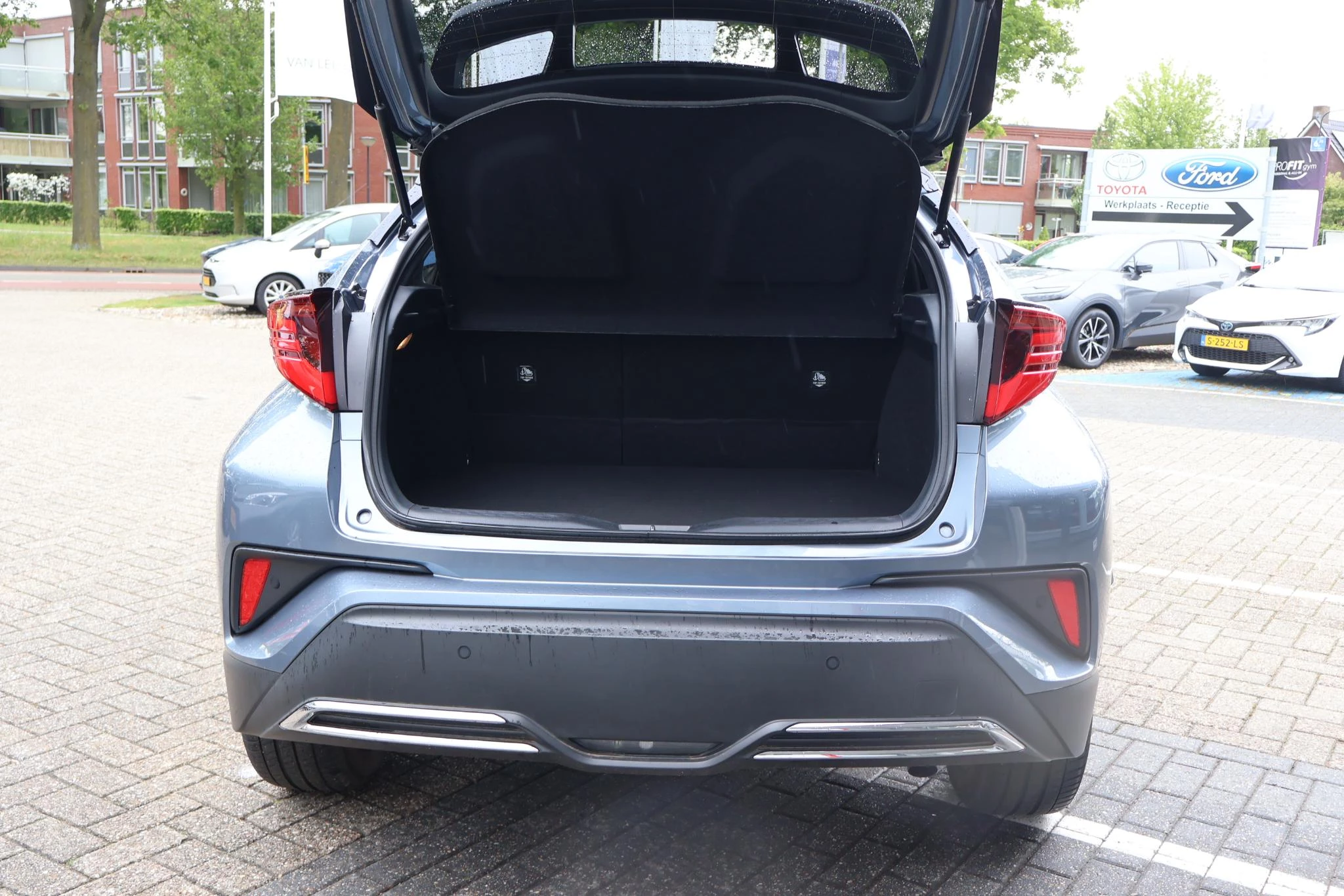 Hoofdafbeelding Toyota C-HR