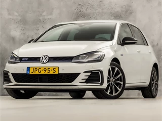 Volkswagen Golf 1.4 TSI PHEV GTE 204Pk Automaat (VIRTUAL COCKPIT, APPLE CARPLAY, GROOT NAVI, KEYLESS, CAMERA, STOELVERWARMING, SPORTSTOELEN, ADAPTIVE CRUISE, GETINT GLAS, NIEUWSTAAT)