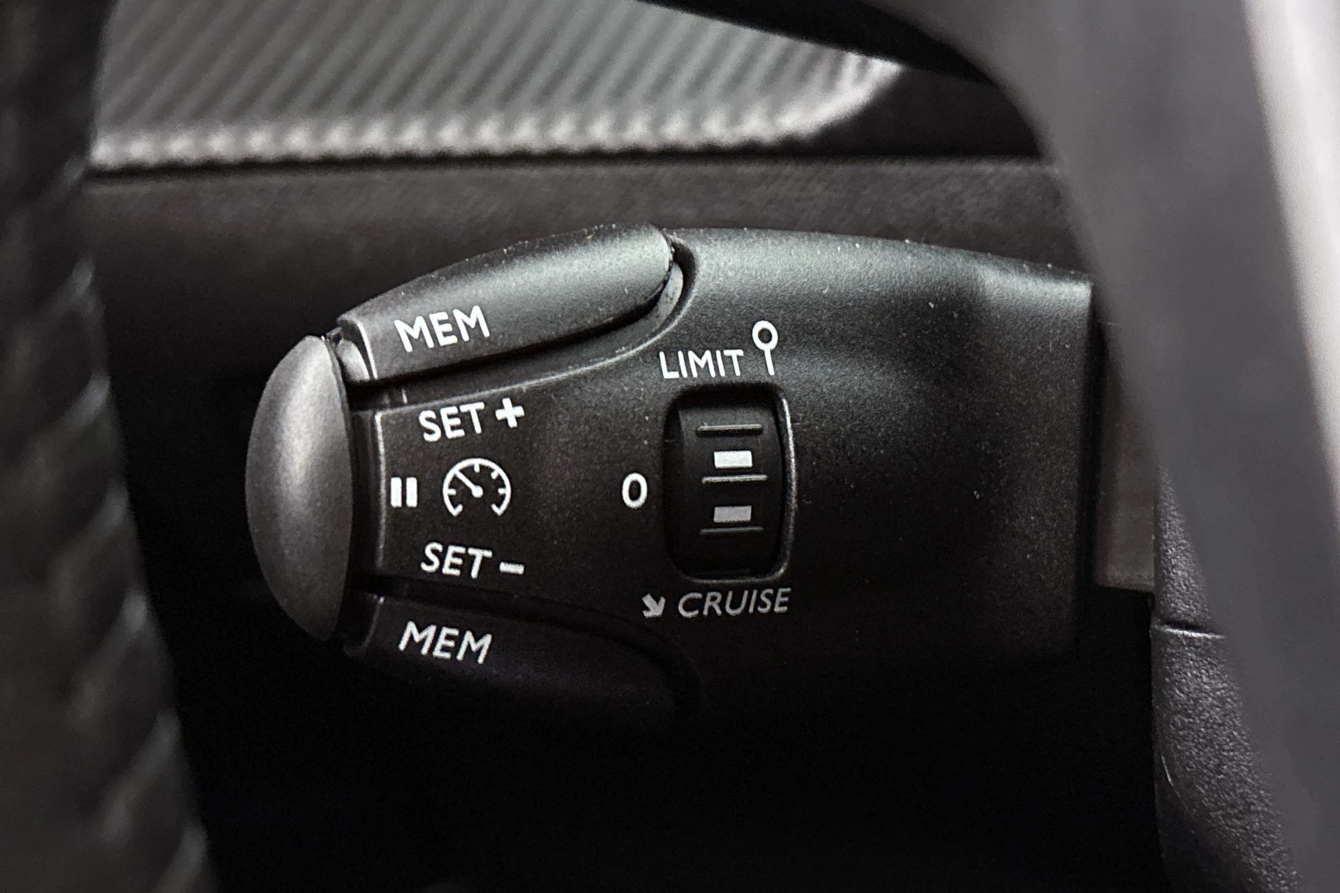 Hoofdafbeelding Peugeot e-2008